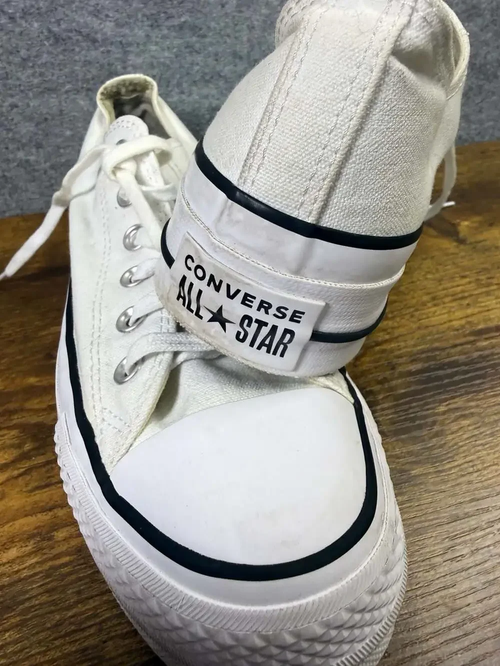 Converse Chuck Taylor All Star Lift Ox Size 8.5 White Platform Sneakers